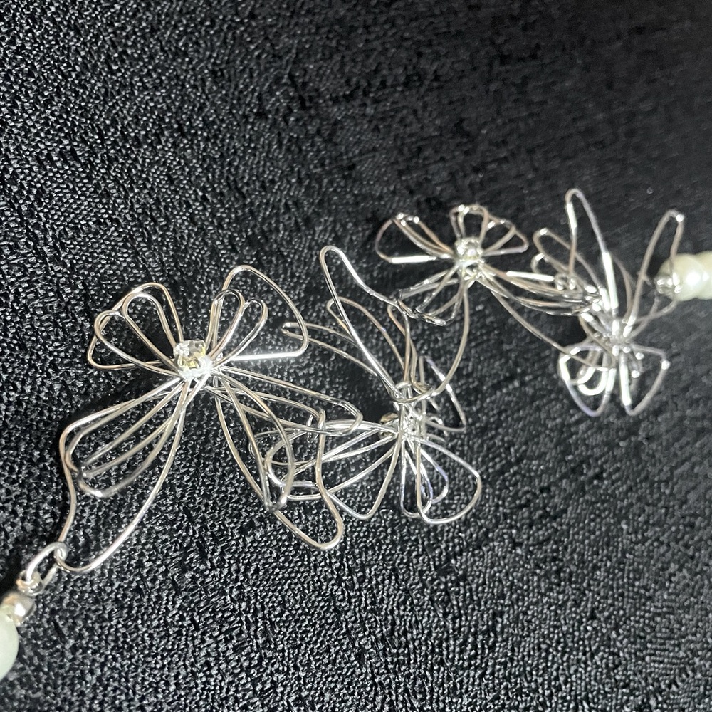 Faux Pearl & Silver Butterflies w/Rhinestone Necklace 16”-19” Extension NWOT - Picture 6 of 7
